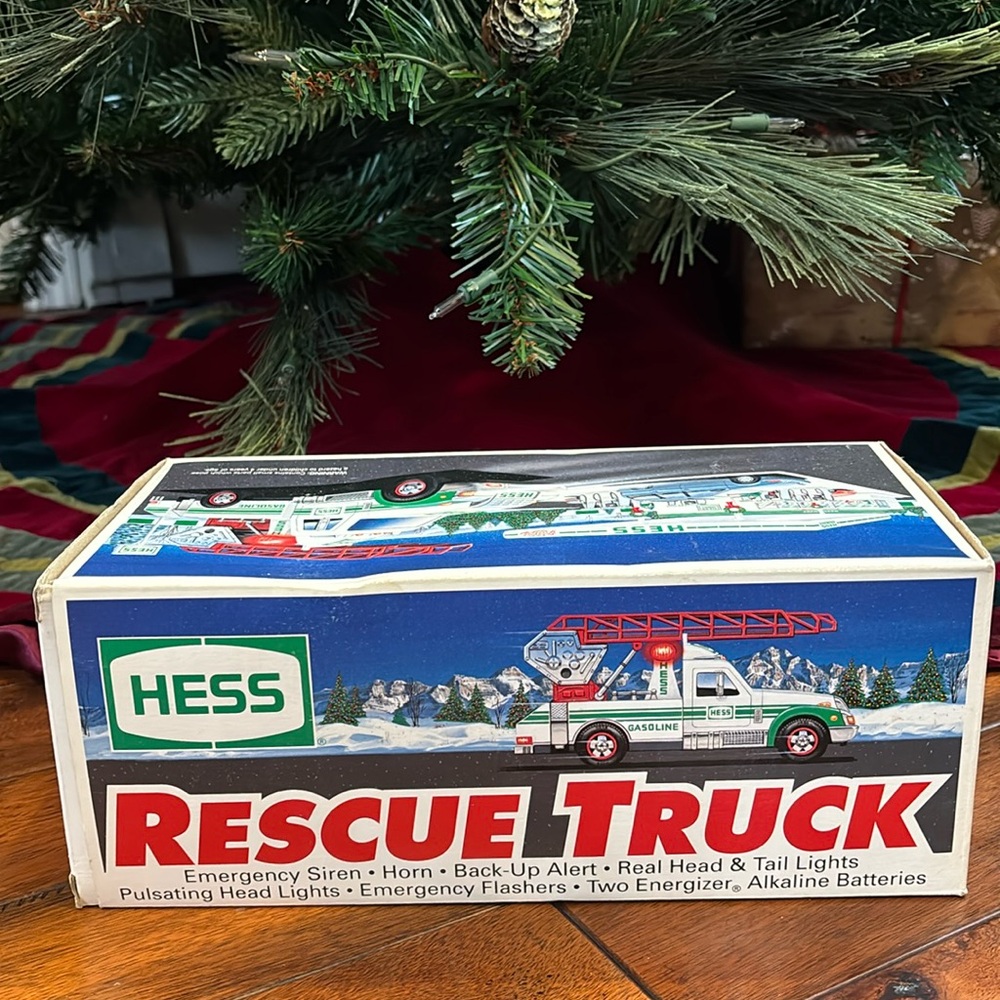 NEW (VTG) 1994 30th Anniversary HESS Trucks Rescue Truck - Picture 1 of 5